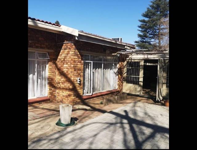 3 BEDROOM TOWNHOUSE FOR SALE IN SASOLBURG EXT 11